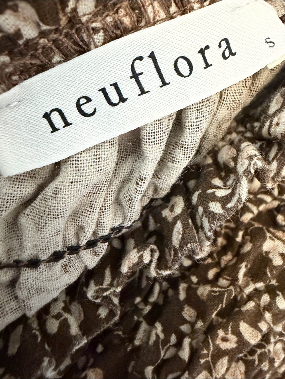 Neuflora Smocked Brown Floral Short-Sleeve Blouse small - Picture 3 of 5